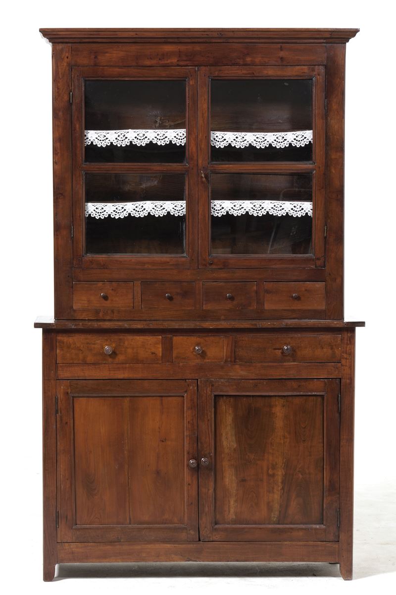 Credenza con alzata a vetri. XIX-XX secolo  - Asta Fabio Fazio, arredi e ricordi di una casa di campagna - Cambi Casa d'Aste