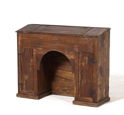 Piccolo Scrittoio in Legno di Pino. XVIII-XIX Secolo