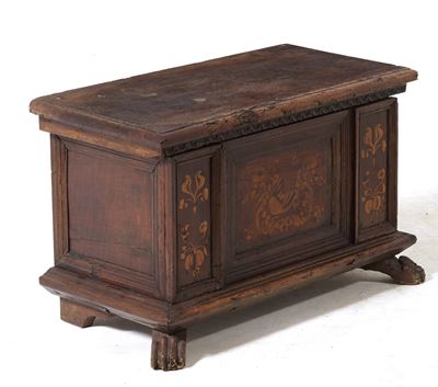 Piccola Cassapanca in Legno Intarsiato. Mantova, XVI Secolo