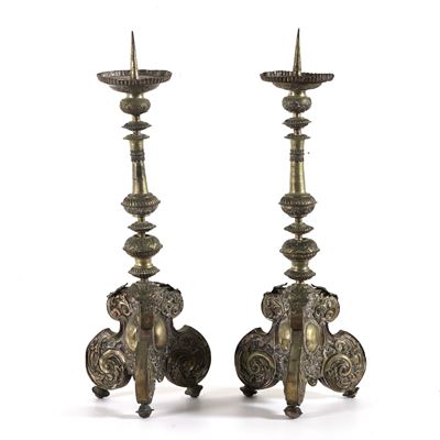 Coppia Torcieri in Ottone Sbalzato. XVIII Secolo