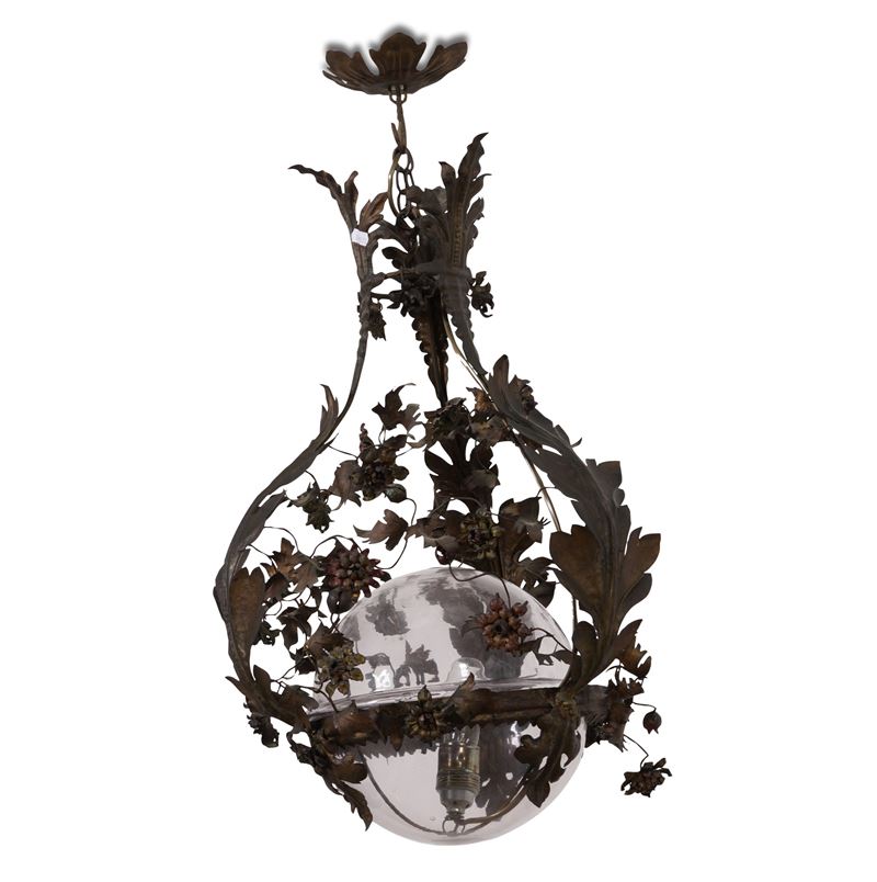 Lampadario in metallo e lamierino. XIX secolo  - Asta Fabio Fazio, arredi e ricordi di una casa di campagna - Cambi Casa d'Aste