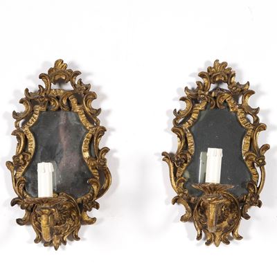 Coppia di Specchiere in Legno Intagliato e Dorato. XIX Secolo