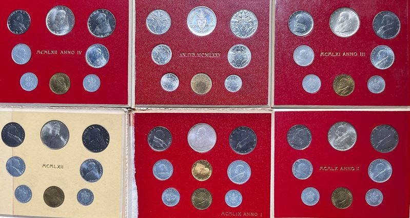 VATICANO. GIOVANNI XXIII E PAOLO VI. Lotto di sei confezioni commemorative.  - Auction Numismatics - Cambi Casa d'Aste