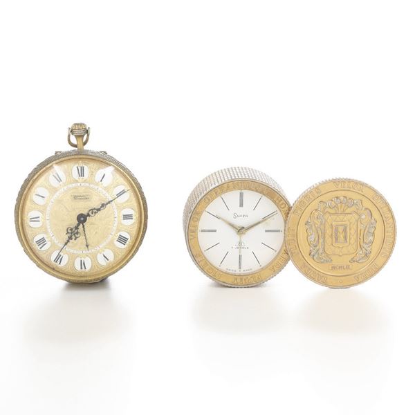 Due orologi da tasca.