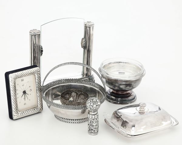 Lotto di oggetti in argento e metallo argentato. Italia XX secolo