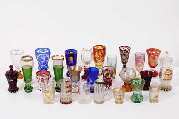 Collezione di ventinove bicchieri in vetro di Boemia