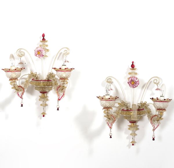 Coppia di applique in vetro a due luci. XX secolo