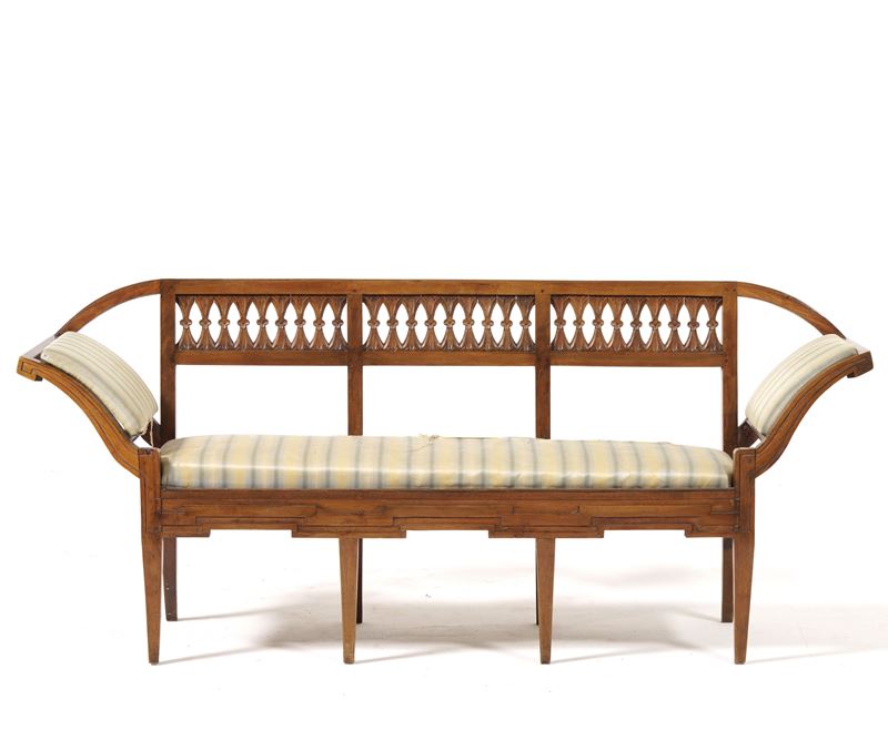Divano in noce intagliato. XIX secolo  - Auction Antique - Cambi Casa d'Aste
