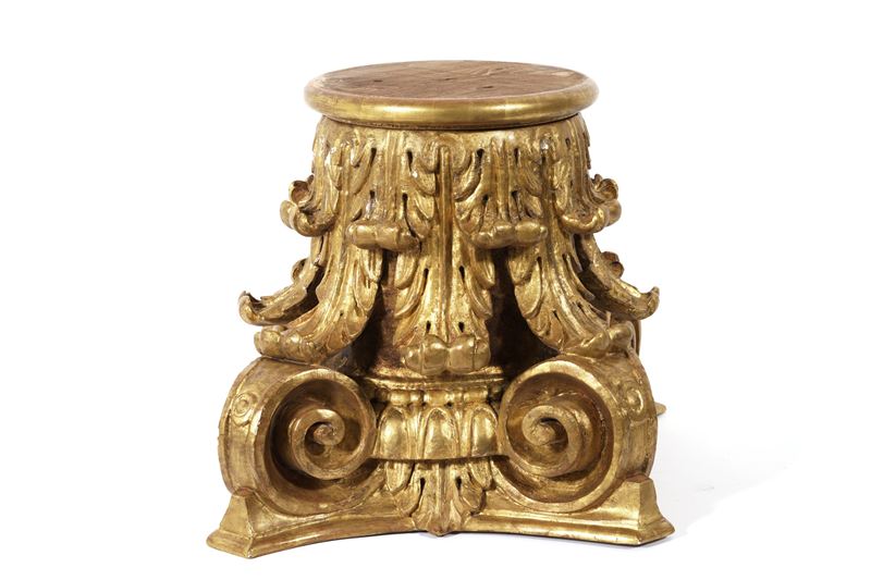 Capitello in legno intagliato e dorato. XVIII-XIX secolo  - Asta Antiquariato - Cambi Casa d'Aste