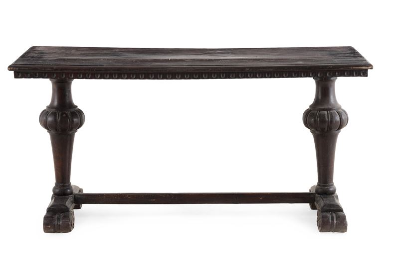 Tavolo in noce intagliato. Elementi antichi  - Auction Antiques - Cambi Casa d'Aste