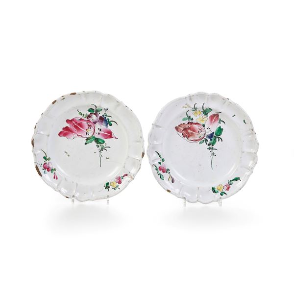 Coppia di piatti.  Lombardia, probabilmente Milano, seconda metà del XVIII secolo.