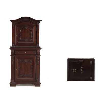 Cambi, Lotto composto da credenza con alzata in stile e cassaforte Fichet Torino