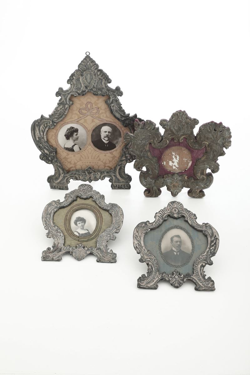 Lotto di cornici da cartagloria in metallo sbalzato  - Asta Antiquariato - Cambi Casa d'Aste