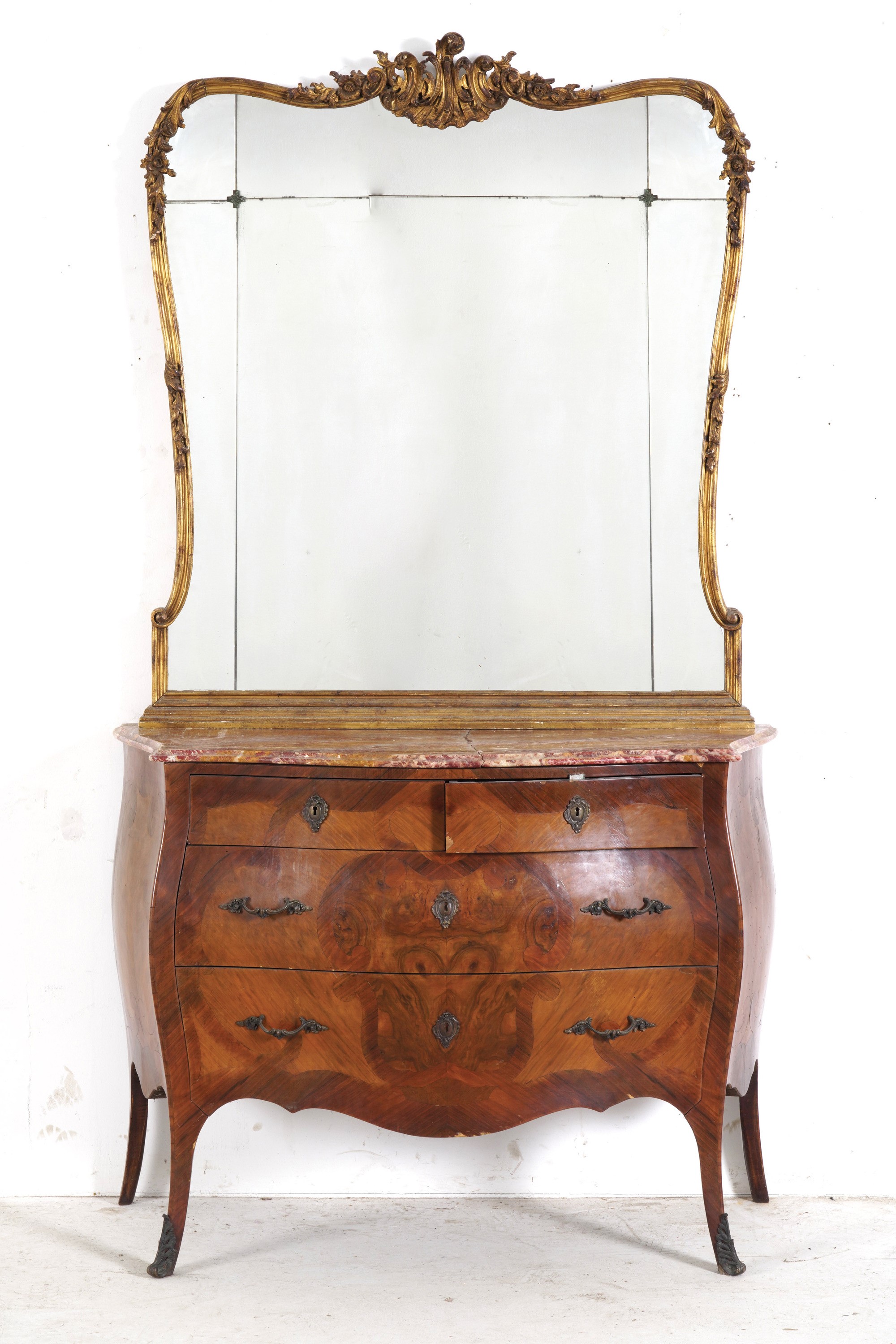 Coppia di Cassettoni in Stile Barocchetto con Specchiere Dorate in Stile