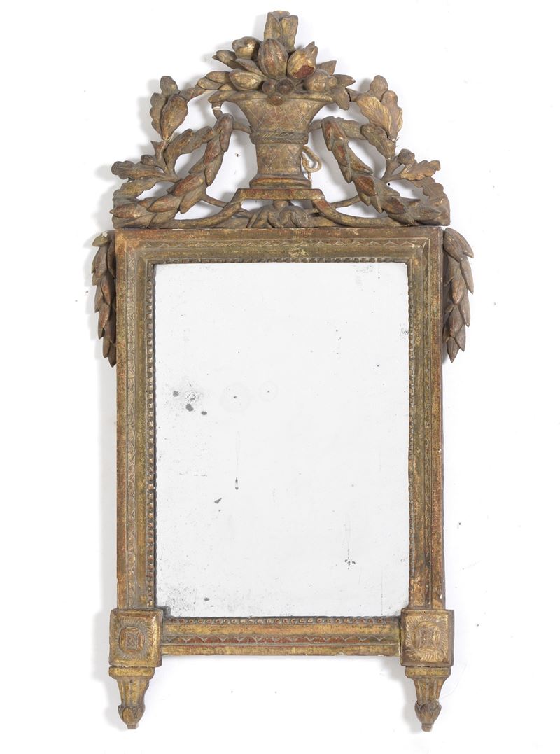 Specchierina in legno intagliato e dorato a mecca. XVIII-XIX secolo  - Auction Antique - Cambi Casa d'Aste