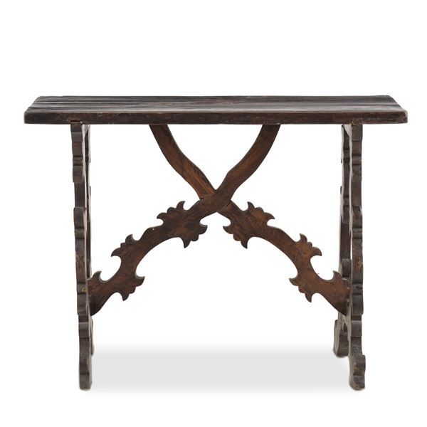 Piccolo tavolo fratino con gambe a lira. XVII-XVIII secolo