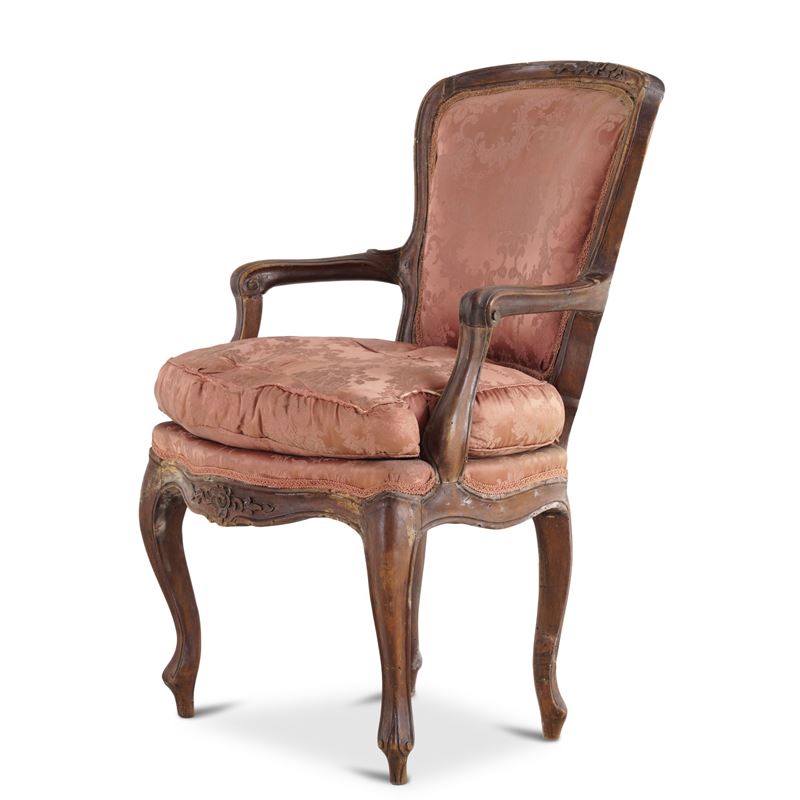 Poltrona Luigi XV in noce intagliato. XVIII secolo  - Auction Antiques - Cambi Casa d'Aste