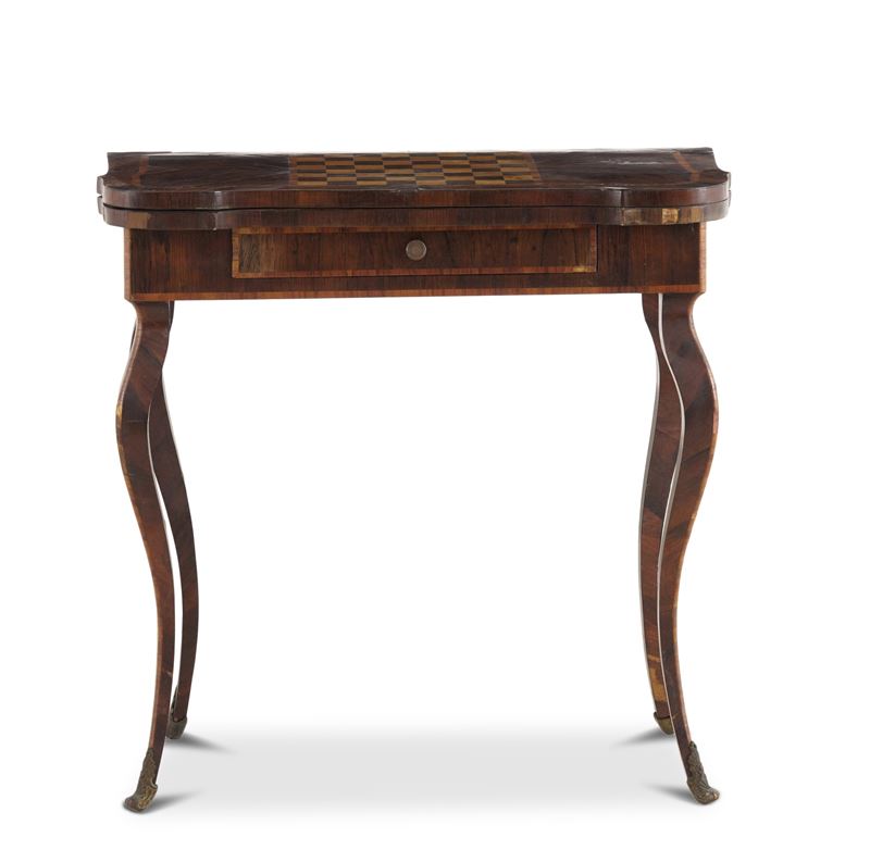 Tavolino da gioco Luigi XV lastronato ed intarsiato. XVIII secolo  - Asta Antiquariato - Cambi Casa d'Aste