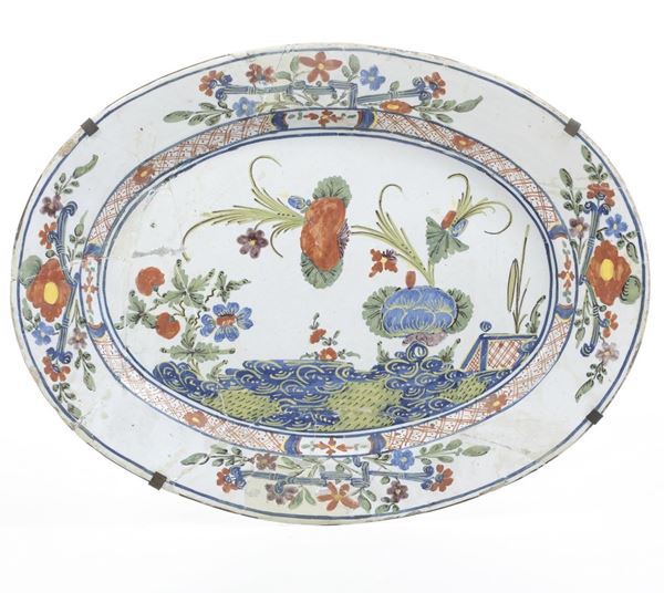 Piatto ovale. Faenza, Manifattura Ferniani, seconda metà del XVIII secolo.