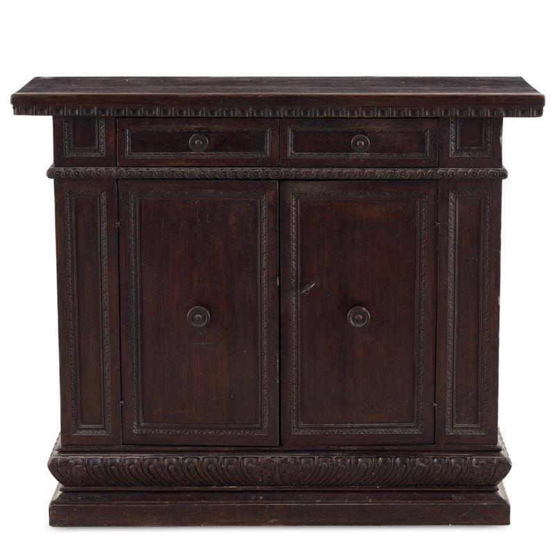 Credenza in noce di gusto Luigi XIII. XVIII-XIX secolo  - Asta Antiquariato - Cambi Casa d'Aste