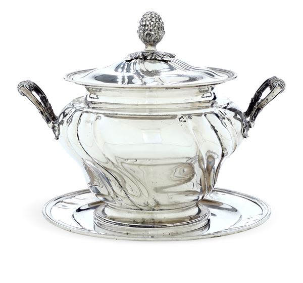 Zuppiera. Argenteria italiana del XX secolo, argentiere Giulio Veronesi, Bologna