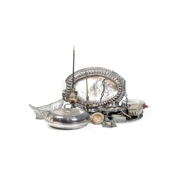 Lotto misto di oggetti in metallo