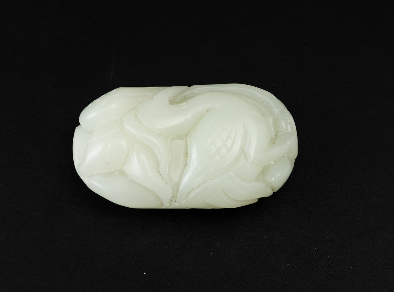 Elemento in Giada Bianca Raffigurante Animale Fantastico Scolpito, Cina, Dinastia Qing (1644-1912...