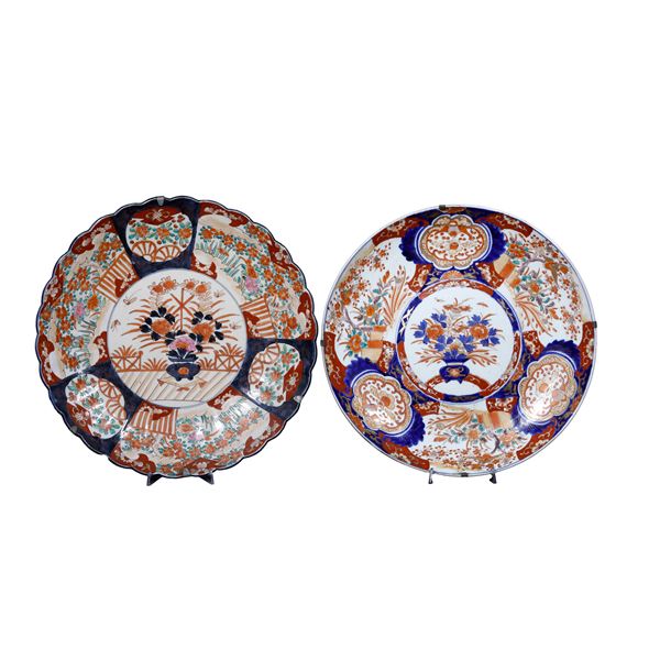 Due piatti Imari, Giappone XX secolo