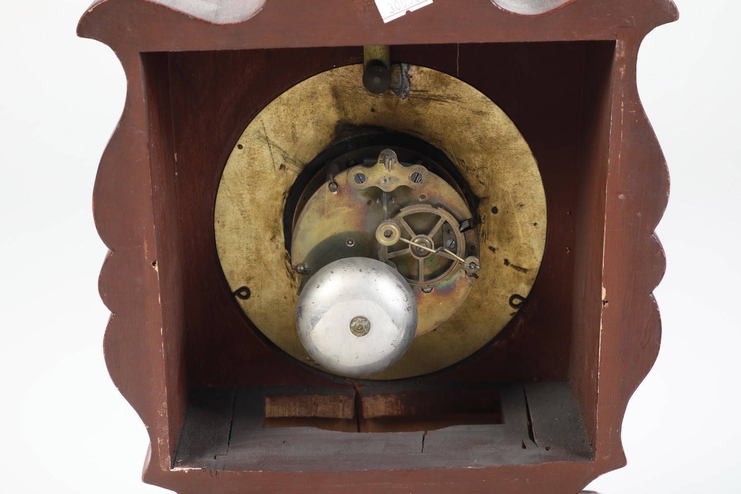Orologio da Tavolo con Cassa in Lacca Rossa e Applicazioni Dorate. XIX-XX Secolo