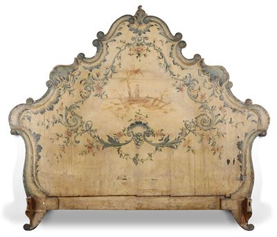 Testiera in Legno Intagliato e Laccato a Paesaggio con Figura Entro Cartella di Volute Fogliate. ...