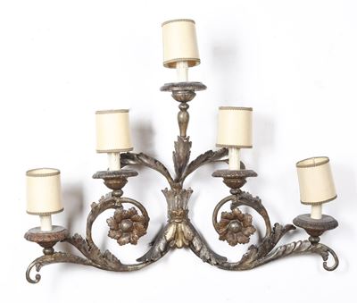 Due Appliques in Legno Intagliato e Dorato