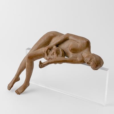 Uomini, delfini, parallelepipedi - scultura in bronzo