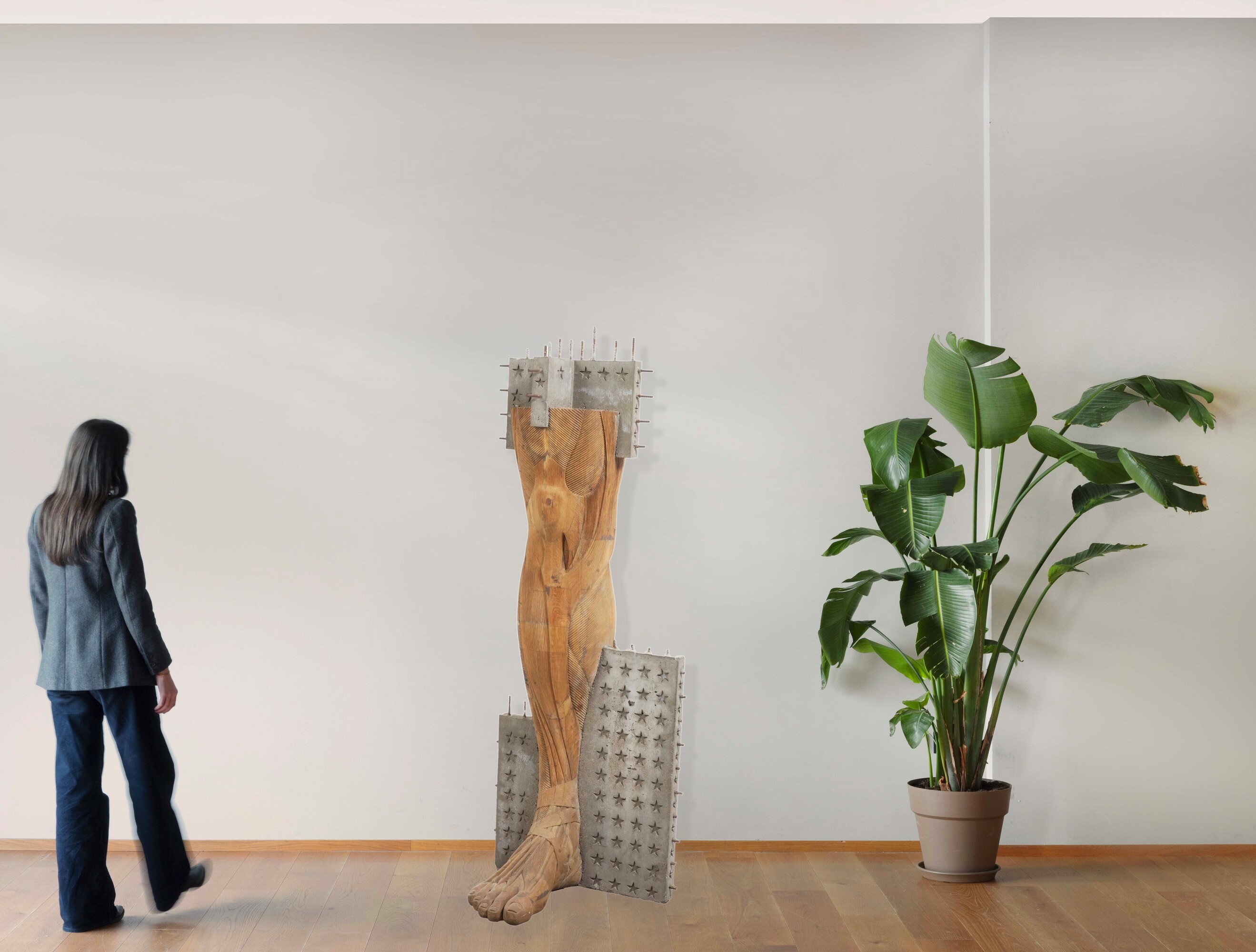 Riyas Komu - Leg series – Scultura in legno, ferro e cemento