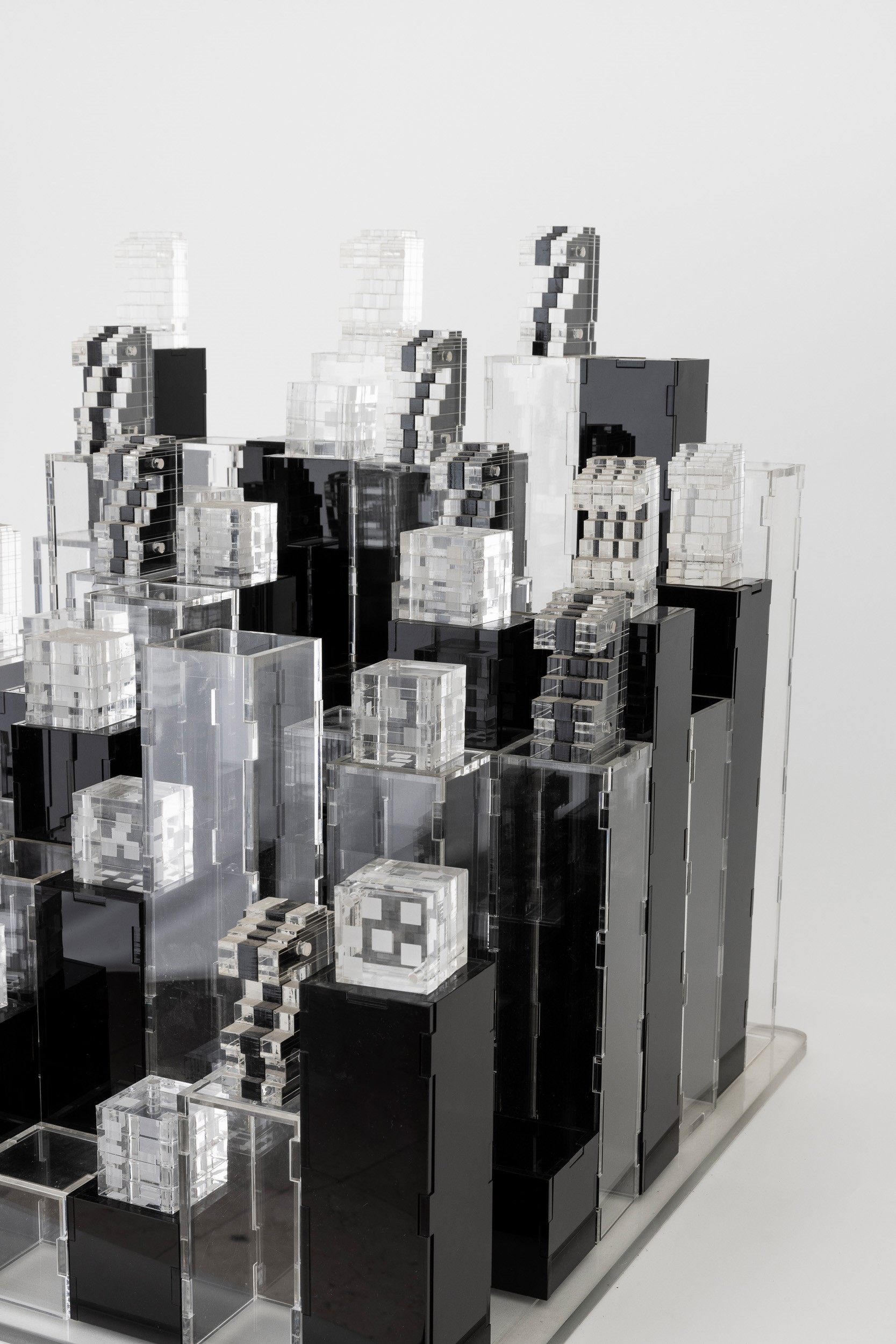 Raqs Media Collective - Rules to be Invented, scultura in plexiglas