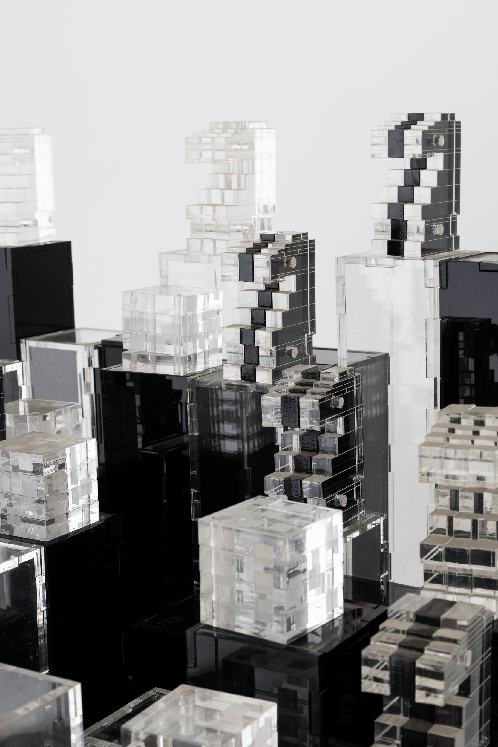Raqs Media Collective - Rules to be Invented, scultura in plexiglas