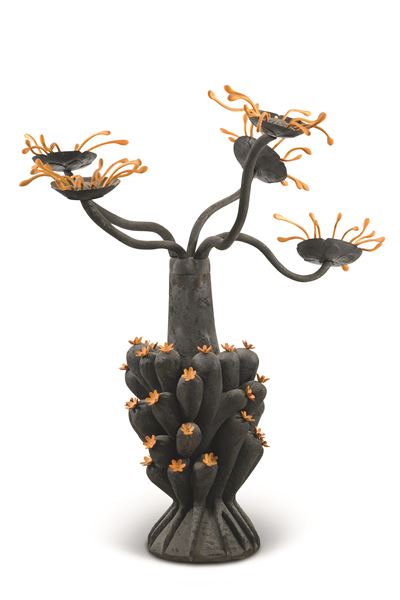 Fiori esotici, scultura in legno carbonizzato e sandalo