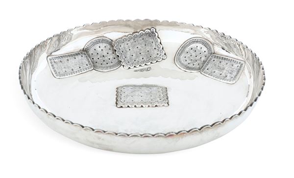 Ciotola porta biscotti. Argenteria artistica milanese del XX secolo. Argentiere fratelli Cacchione