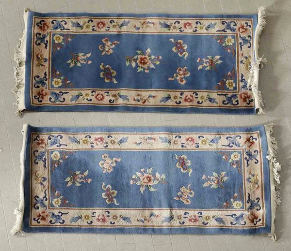 Lotto di due tappeti, Cina XX secolo