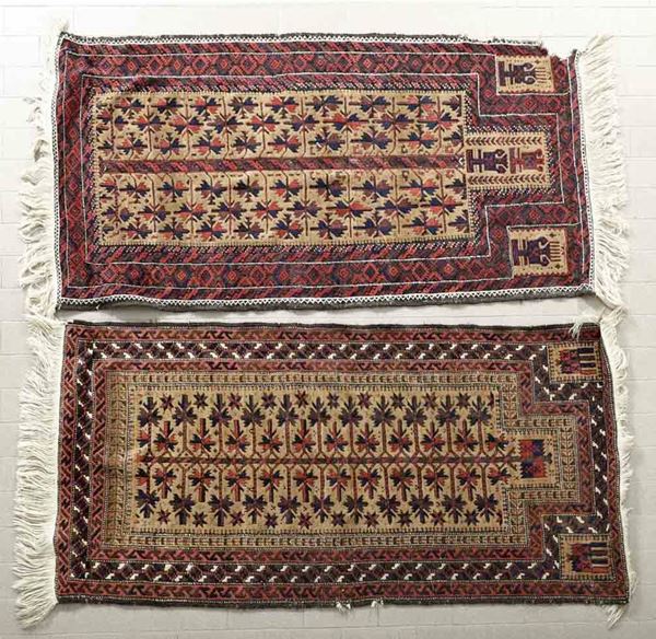 Lotto di due tappeti Baluch, inizio XX secolo