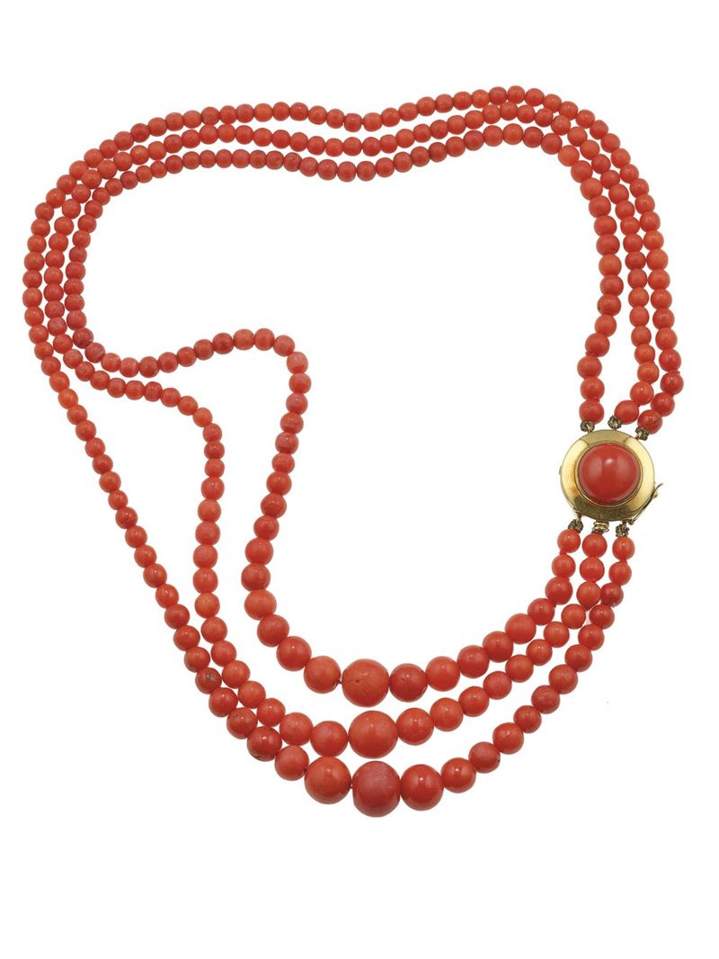 Girocollo a tre fili di corallo  - Asta Fine Jewels - Cambi Casa d'Aste