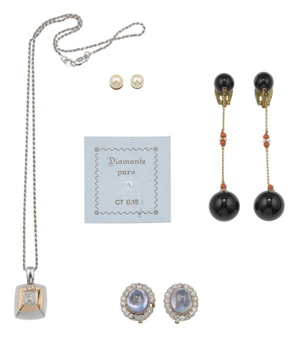 Lotto composto da una collana, tre paia di orecchini con diamanti, zaffiri, coralli, onice ed un diamante da ct 0,15