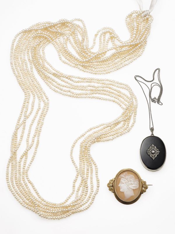 Group of pearl, onys and cameo jewels