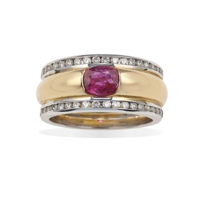 Anello con Rubino Thailandia e Piccoli Diamanti