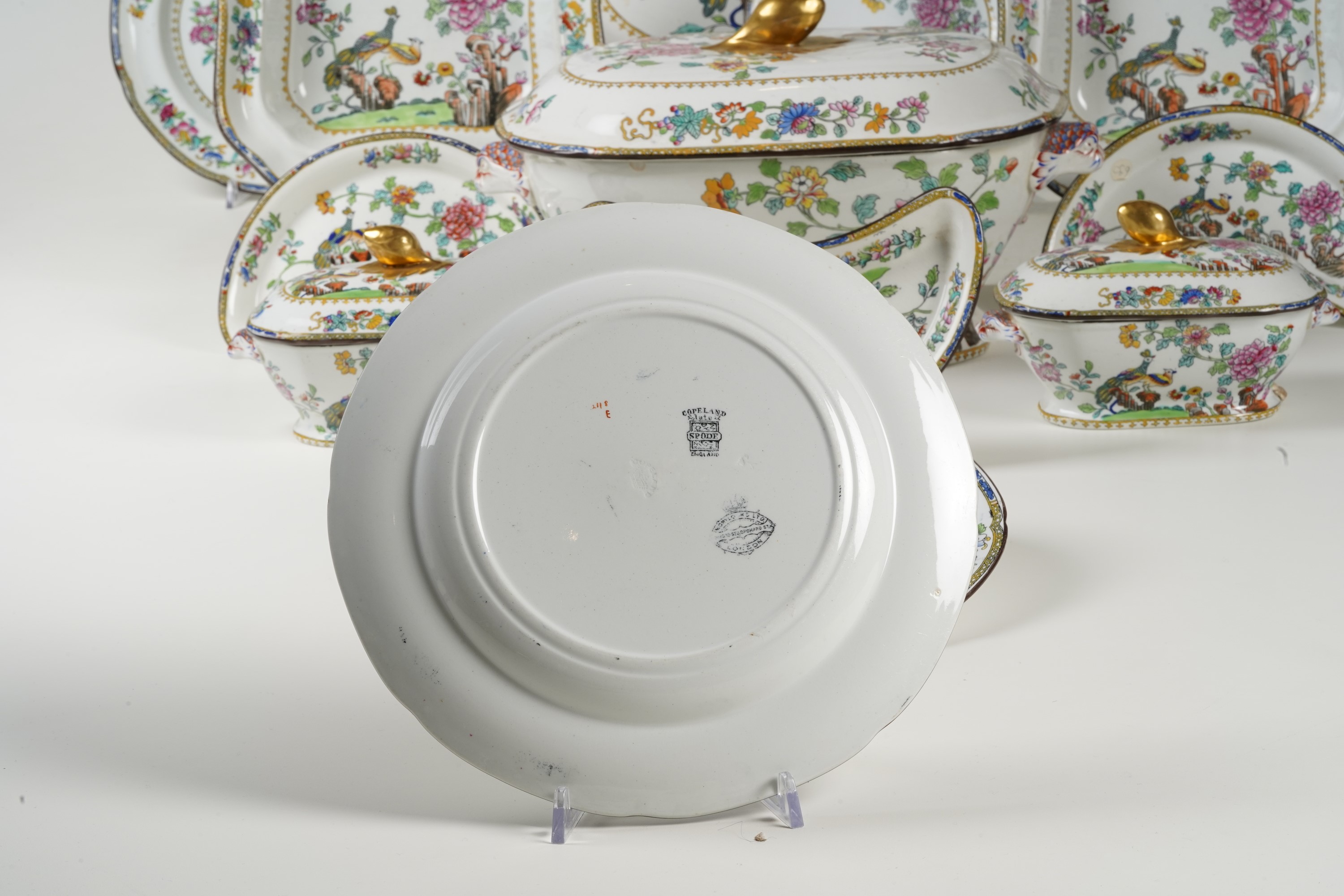 Parte di Servizio da Tavola. Inghilterra, Staffordshire, Manifattura Copeland, 1870-1880. Eseguit...