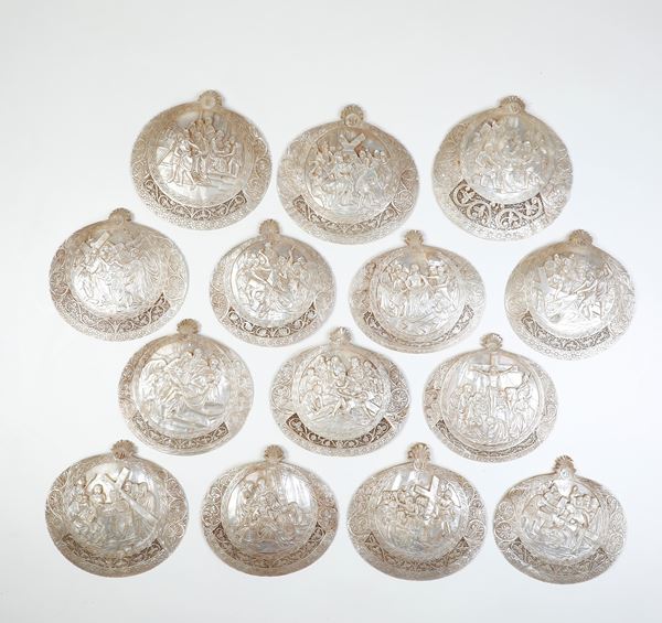 Quattordici stazioni della Via Crucis in madreperla. XVIII secolo