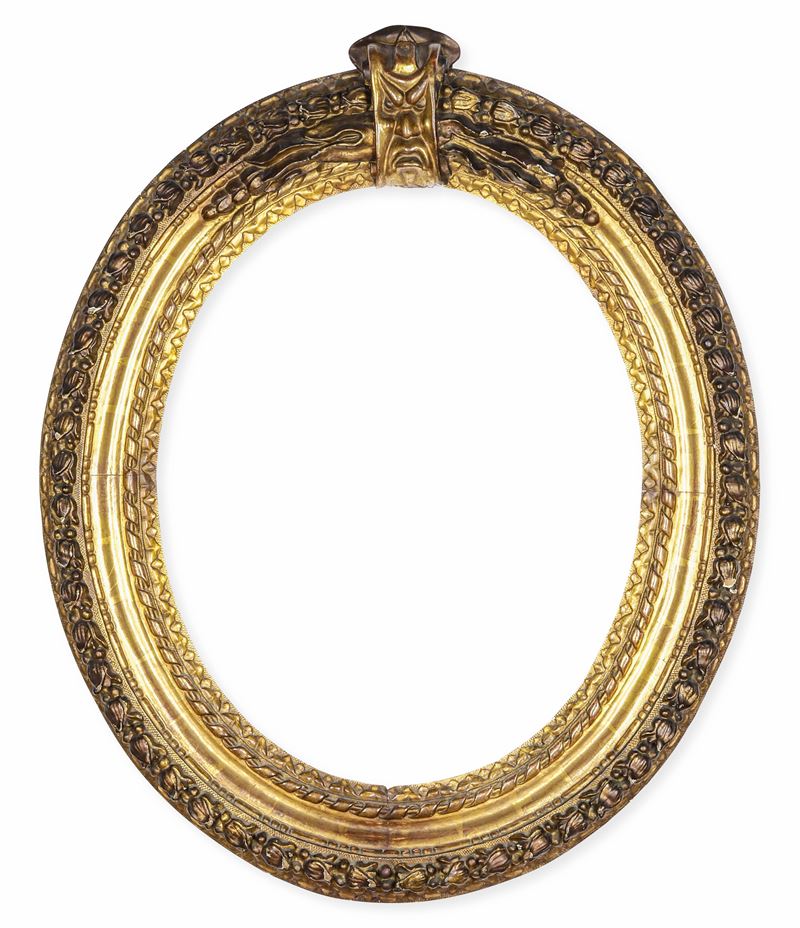 Cornice ovale riccamente intagliata e dorata con mascherone centrale, Francia XVII-XVIII secolo  - Auction Antique Frames - Cambi Casa d'Aste
