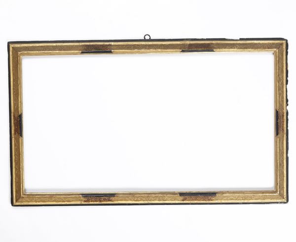 Cornice in legno intagliato, dorato e inciso. Marche metà XVIII secolo