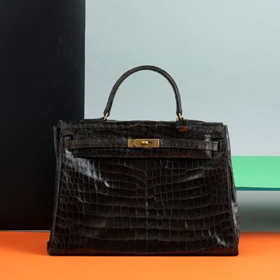 Hermès Kelly in Coccodrillo, Accompagnata da Certificato Cites, Piccoli Segni di Usura e Mancanza...