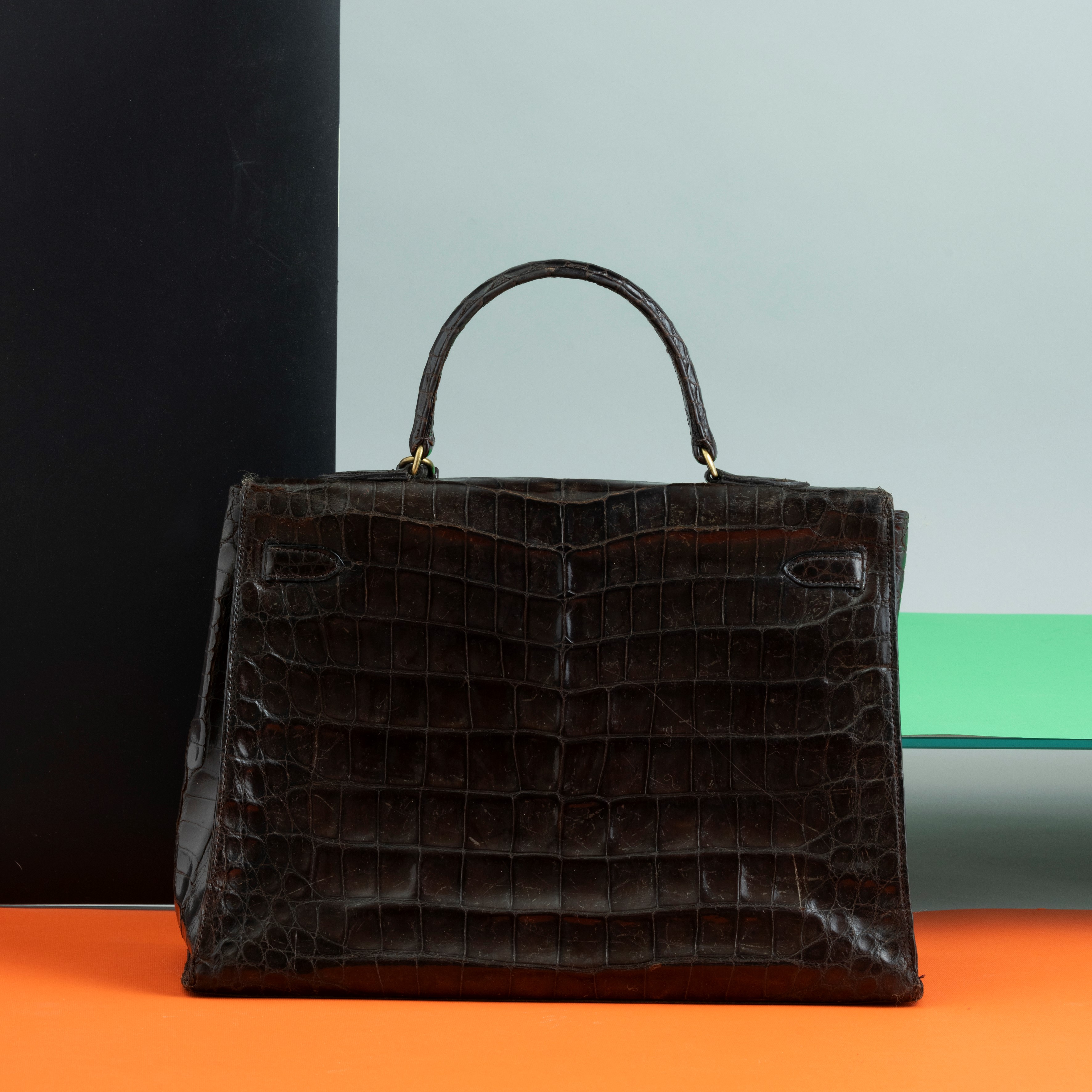 Hermès Kelly in Coccodrillo, Accompagnata da Certificato Cites, Piccoli Segni di Usura e Mancanza...