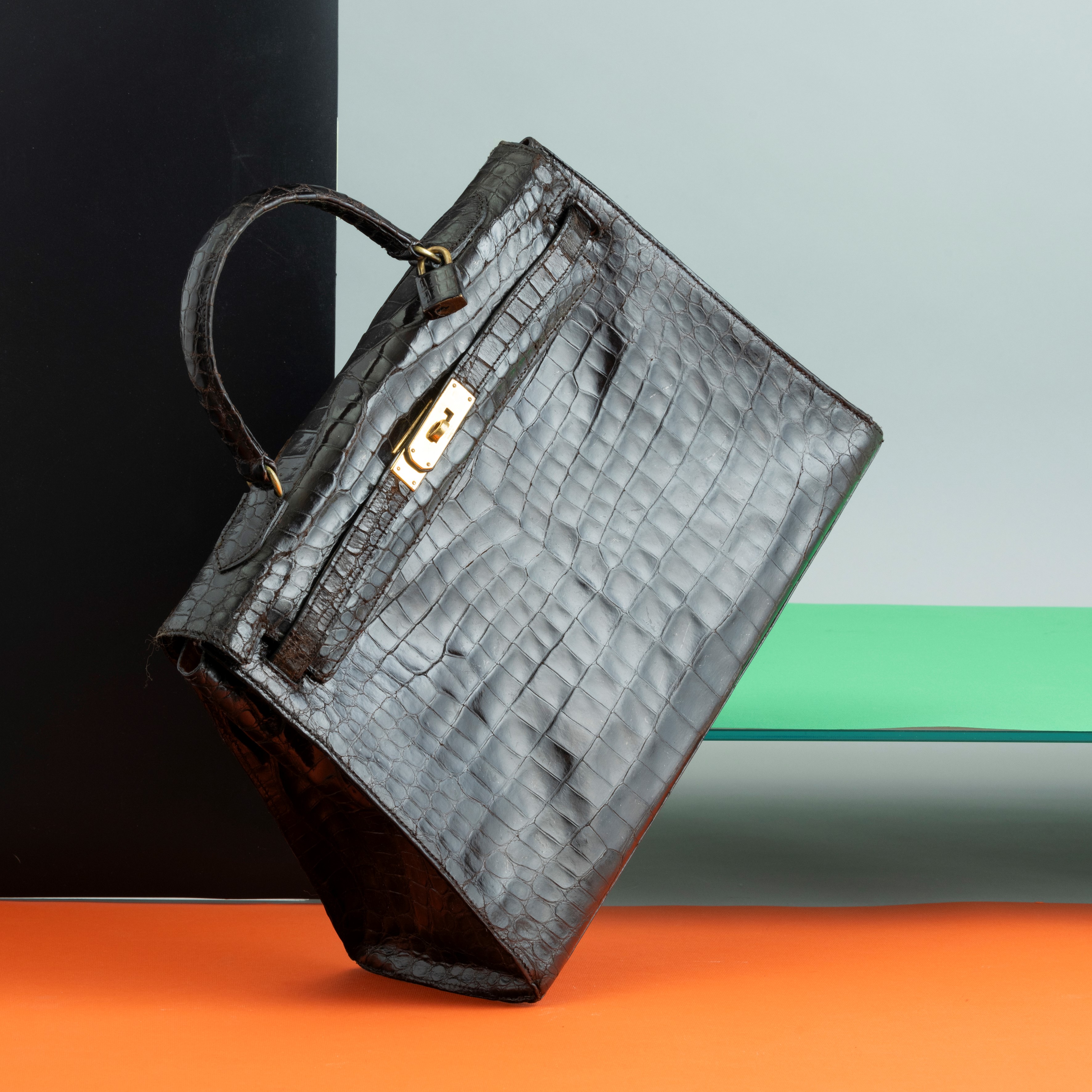 Hermès Kelly in Coccodrillo, Accompagnata da Certificato Cites, Piccoli Segni di Usura e Mancanza...